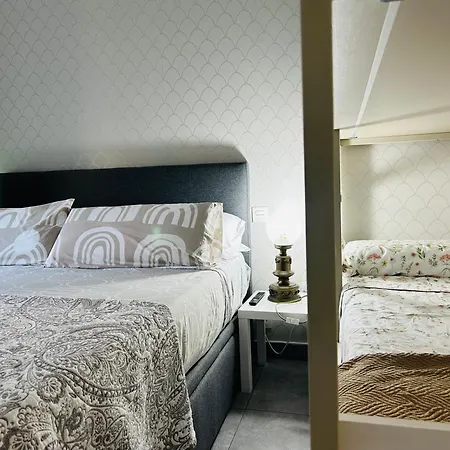 Homestay Magnifica Suite *